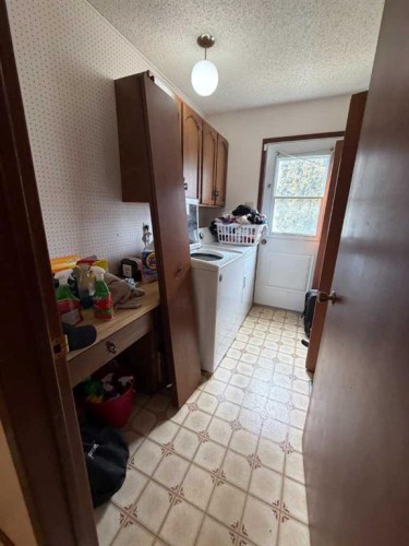 5411 46 Street, Taber, AB - Indoor Photo Showing Kitchen