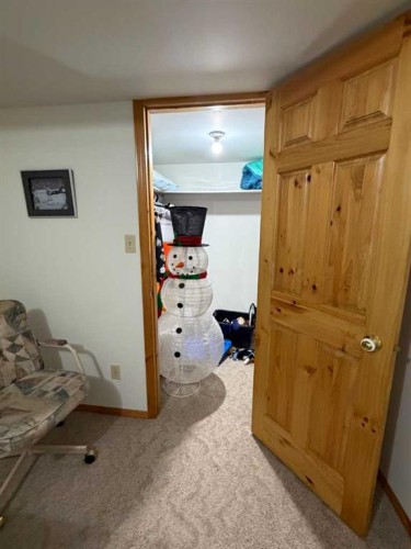 5411 46 Street, Taber, AB - Indoor