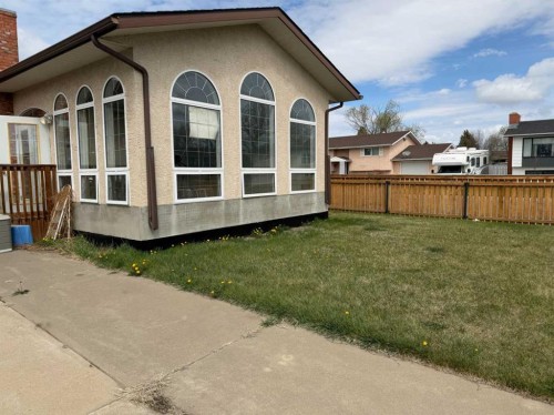 5411 46 Street, Taber, AB - Outdoor