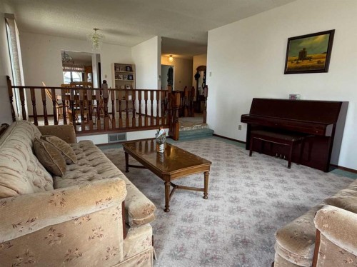 5411 46 Street, Taber, AB - Indoor Photo Showing Living Room