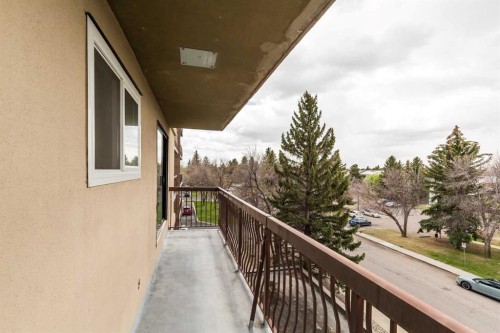 419-5 Berkeley Place West, Lethbridge, AB - Outdoor