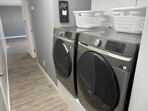6314 48 Street, Taber, AB - Indoor Photo Showing Laundry Room