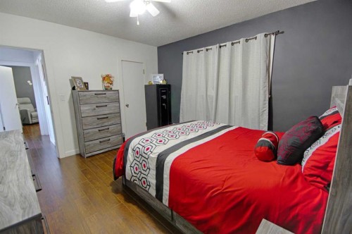 4925 53 Avenue, Taber, AB - Indoor Photo Showing Bedroom