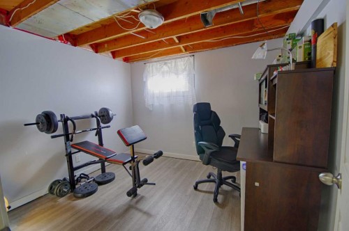 4925 53 Avenue, Taber, AB - Indoor Photo Showing Gym Room