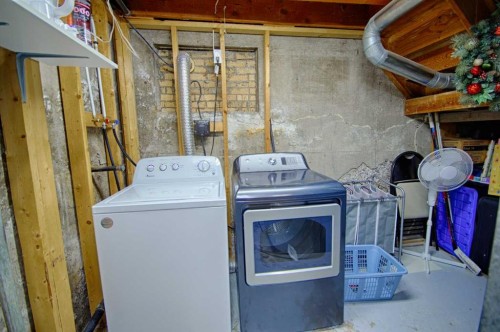 4925 53 Avenue, Taber, AB - Indoor Photo Showing Laundry Room