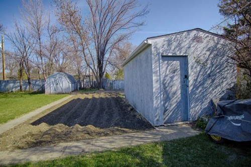 4925 53 Avenue, Taber, AB - Outdoor