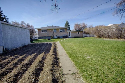 4925 53 Avenue, Taber, AB - Outdoor