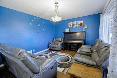 4925 53 Avenue, Taber, AB - Indoor