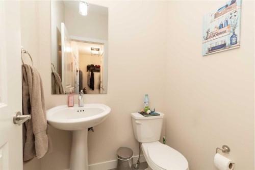 1009 Atlantic Lookout West, Lethbridge, AB - Indoor Photo Showing Bathroom