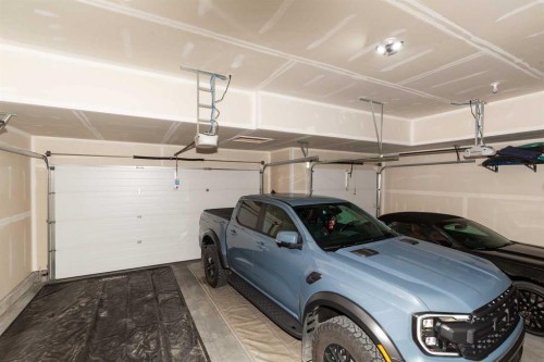 1009 Atlantic Lookout West, Lethbridge, AB - Indoor Photo Showing Garage