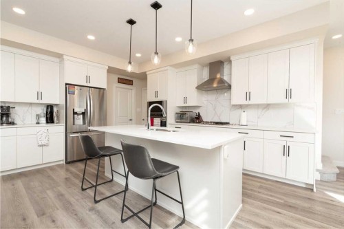 1009 Atlantic Lookout West, Lethbridge, AB - Indoor Photo Showing Kitchen With Upgraded Kitchen