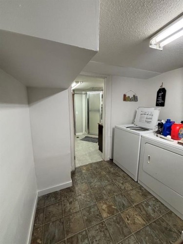 231 14 Street North, Lethbridge, AB - Indoor Photo Showing Laundry Room