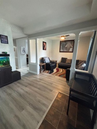 231 14 Street North, Lethbridge, AB - Indoor Photo Showing Living Room