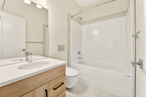 2600 45 Street South, Lethbridge, AB - Indoor Photo Showing Bathroom