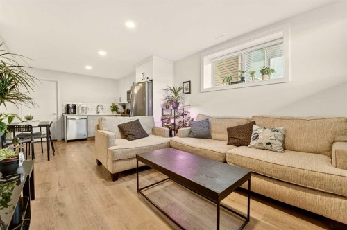 2600 45 Street South, Lethbridge, AB - Indoor Photo Showing Living Room