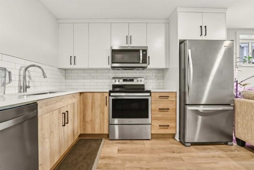 2600 45 Street South, Lethbridge, AB - Indoor Photo Showing Kitchen With Stainless Steel Kitchen With Upgraded Kitchen