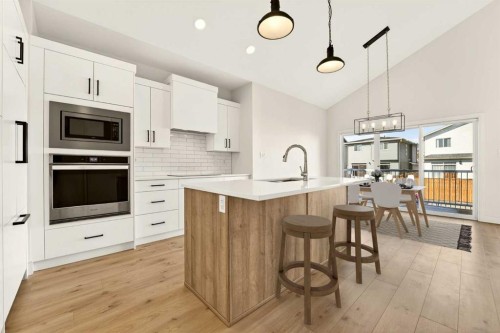 2600 45 Street South, Lethbridge, AB - Indoor Photo Showing Kitchen With Upgraded Kitchen