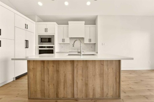 2600 45 Street South, Lethbridge, AB - Indoor Photo Showing Kitchen With Upgraded Kitchen