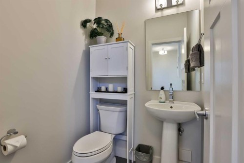 942 Miners Boulevard, Lethbridge, AB - Indoor Photo Showing Bathroom