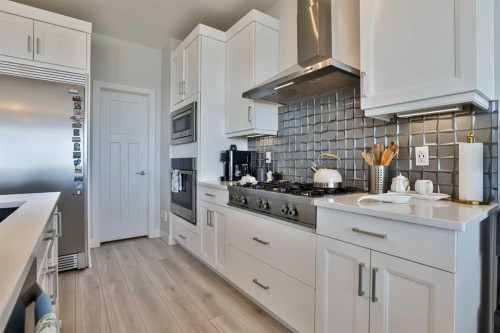 942 Miners Boulevard, Lethbridge, AB - Indoor Photo Showing Kitchen With Upgraded Kitchen