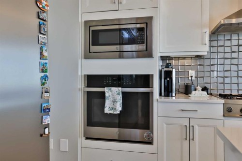 942 Miners Boulevard, Lethbridge, AB - Indoor Photo Showing Kitchen