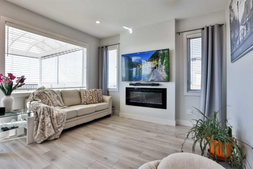 942 Miners Boulevard, Lethbridge, AB - Indoor Photo Showing Living Room With Fireplace
