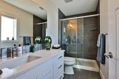 942 Miners Boulevard, Lethbridge, AB - Indoor Photo Showing Bathroom