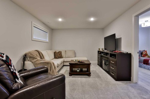 942 Miners Boulevard, Lethbridge, AB - Indoor Photo Showing Other Room