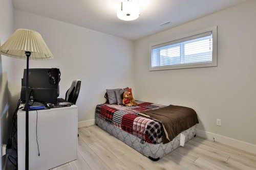 942 Miners Boulevard, Lethbridge, AB - Indoor Photo Showing Bedroom