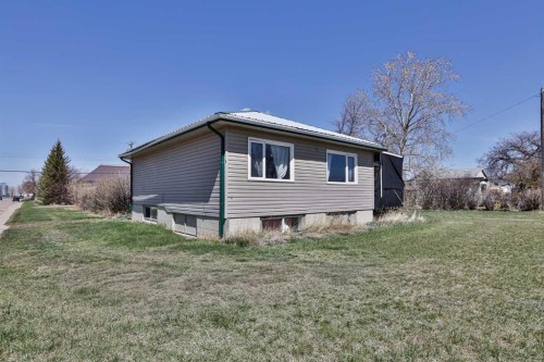 209 3 Avenue, Warner, AB - Outdoor