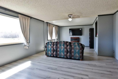 209 3 Avenue, Warner, AB - Indoor