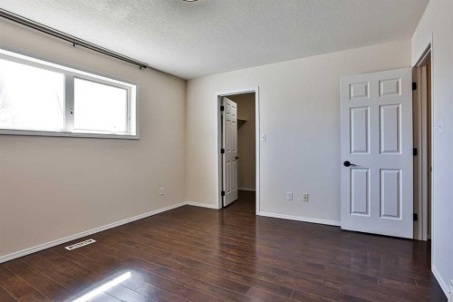 73 Mt Rundle Boulevard West, Lethbridge, AB - Indoor Photo Showing Other Room