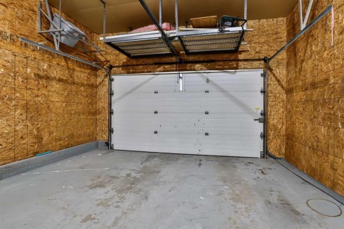 73 Mt Rundle Boulevard West, Lethbridge, AB - Indoor Photo Showing Garage