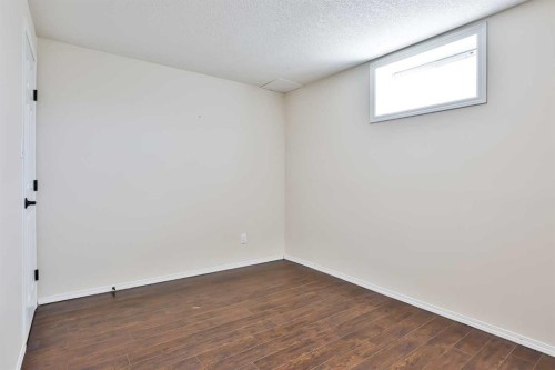 73 Mt Rundle Boulevard West, Lethbridge, AB - Indoor Photo Showing Other Room