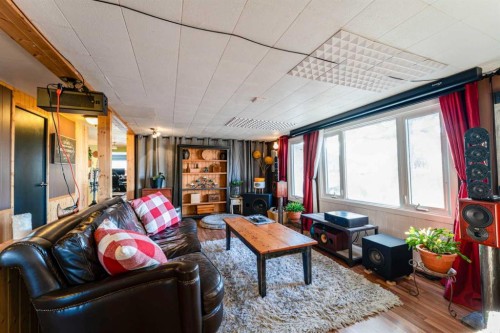 104 2Nd Street, Warner, AB - Indoor