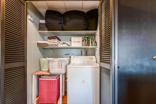 104 2Nd Street, Warner, AB - Indoor Photo Showing Laundry Room