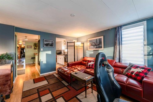 104 2Nd Street, Warner, AB - Indoor Photo Showing Living Room