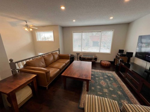197 Oxford Road West, Lethbridge, AB - Indoor Photo Showing Living Room