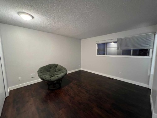 197 Oxford Road West, Lethbridge, AB - Indoor Photo Showing Other Room