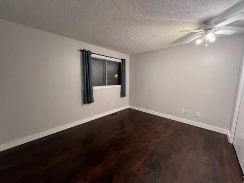 197 Oxford Road West, Lethbridge, AB - Indoor Photo Showing Other Room