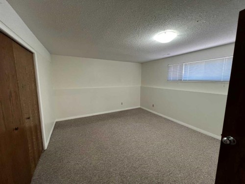 197 Oxford Road West, Lethbridge, AB - Indoor Photo Showing Other Room
