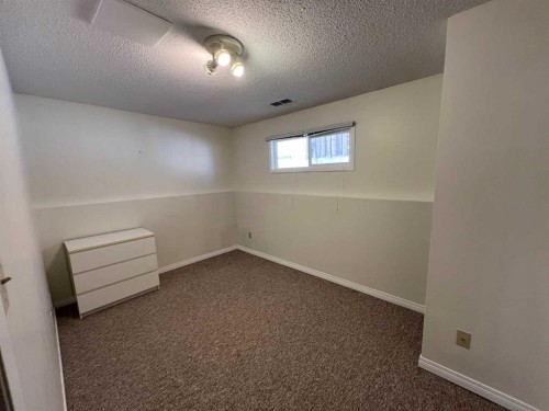 197 Oxford Road West, Lethbridge, AB - Indoor Photo Showing Other Room