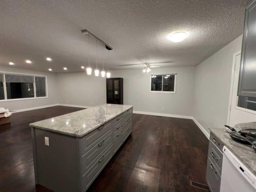 197 Oxford Road West, Lethbridge, AB - Indoor