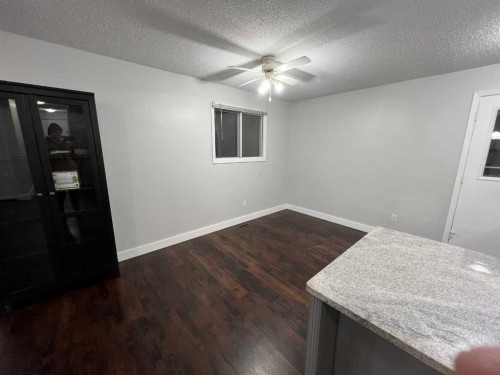 197 Oxford Road West, Lethbridge, AB - Indoor Photo Showing Other Room