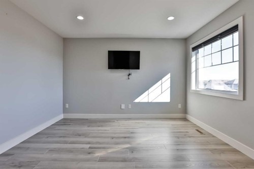 522 Moonlight Lane West, Lethbridge, AB - Indoor Photo Showing Other Room