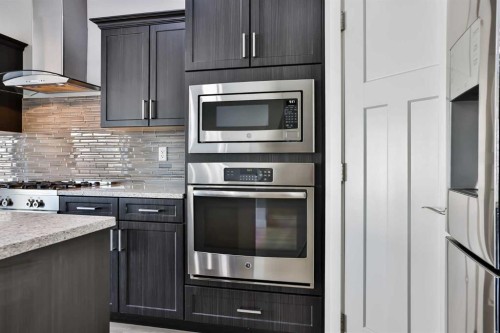 522 Moonlight Lane West, Lethbridge, AB - Indoor Photo Showing Kitchen With Stainless Steel Kitchen With Upgraded Kitchen