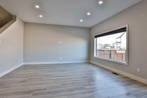 522 Moonlight Lane West, Lethbridge, AB - Indoor Photo Showing Other Room