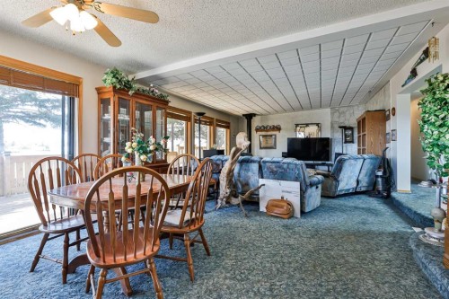 214062 Twp Rd95, Rural Lethbridge County, AB - Indoor Photo Showing Dining Room