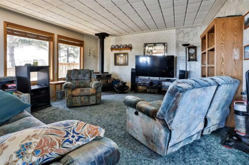 214062 Twp Rd95, Rural Lethbridge County, AB - Indoor Photo Showing Living Room