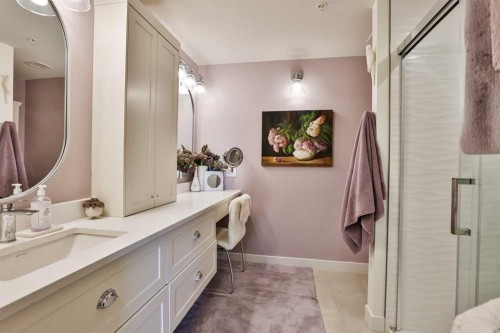 217-102 Scenic Drive North, Lethbridge, AB - Indoor Photo Showing Bathroom